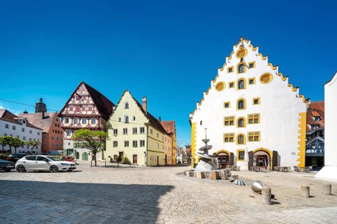 Town houses in the historic old town, on the right the Klösterle with the Dr Oetker fountain,