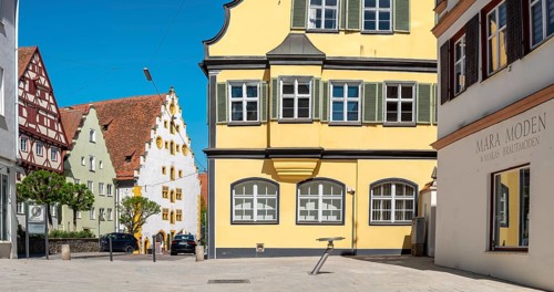 Town houses in the historic old town, behind the monastery, Nördlingen, Bavaria, Germany