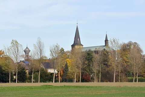 Landmarks... Lank-Latum, district of Meerbusch, Rhein-Kreis Neuss, North Rhine-Westphalia, View