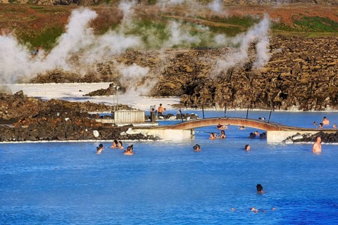 Tourists in thermal bath, outdoor pool, spa, BlÃ¡a LÃ³niÃ°, Blue Lagoon tourist attraction, hot