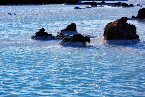Turquoise-blue geothermal water, volcanic rock, Blue Lagoon tourist attraction, Grindavik,