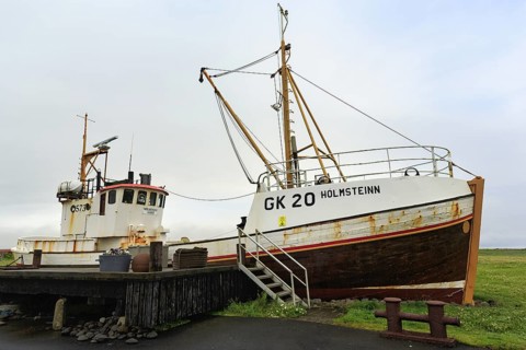 Shipwreck, fishing boat in a meadow, Gardur near KeflavÃ­k, SuÃ°urnes, Sudurnes, Reykjanes