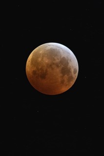 Blood moon (lunar eclipse), red-orange moon on 21 January 2019, 04:10 a.m., entry of the supermoon