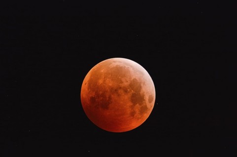 The 21.01.2019... Core shadow lunar eclipse... Blood moon (super moon, lunar eclipse), brightly