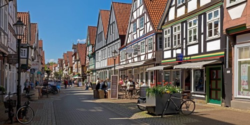 Lively pedestrian zone in the old town with many half-timbered houses, Celle, Lower Saxony, Germany