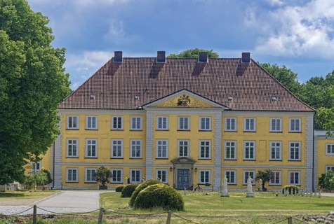 Wotersen Manor, also known as Wotersen Castle, is located in the municipality of Roseburg in the