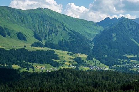 View from the Osterberg Alpe into Kleinwalsertal and Riezlern, with Fellhorn and Kanzelwand in the