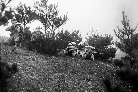 German soldiers posing for the camera, education and training of colonial troops, China around 1900