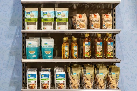 Migros sales shelf Green lentils, Kernotto, hemp nuts, basilicon apple cider vinegar, plaited