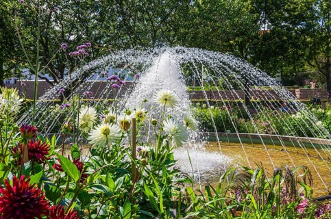 Fountain in the idyllic town park of Lysekil (Lysekils stadsparken), BohuslÃ¤n, VÃ¤stra Götalands