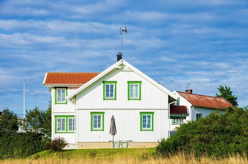Typical Swedish house near Henan on Orust, BohuslÃ¤n, VÃ¤stra Götalands lÃ¤n, Sweden, Scandinavia