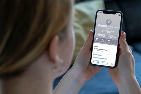 Symbolic image of mobile phone scam, warning of fraudulent calls, here the provider Vodafone, warns
