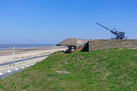 German observation bunker with anti-aircraft gun at WW2 Saltzwedel-neu Battery, Raversyde