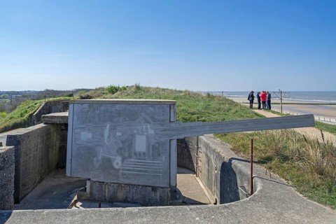 Artillery platform with reconstructed German WW1 gun at Battery Aachen, Raversyde Atlantikwall,