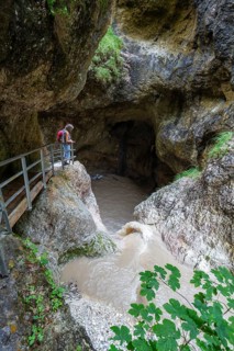 Almbachklamm, Berchtesgaden Biosphere Reserve, hikers, Almbach, Berchtesgaden Alps, Upper Bavaria,