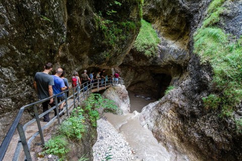 Almbachklamm, Berchtesgaden Biosphere Reserve, hikers, Almbach, Berchtesgaden Alps, Upper Bavaria,