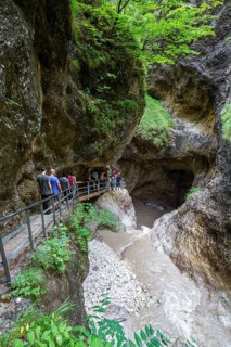 Almbachklamm, Berchtesgaden Biosphere Reserve, hikers, Almbach, Berchtesgaden Alps, Upper Bavaria,