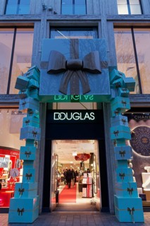 Store of the perfumery chain Douglas auf der Kö, Dämmerung, Düsseldorf, North Rhine-Westphalia,
