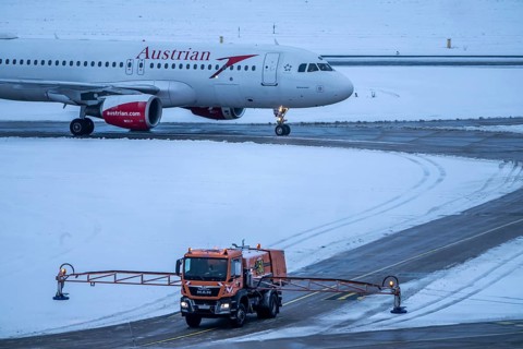 The onset of winter in North Rhine-Westphalia, flight operations were maintained at Düsseldorf