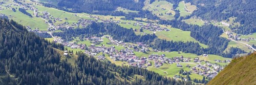 Panorama from the Fellhorn mountain trail, 2037 m, to Söllereck, 1706 m, to Mittelberg in