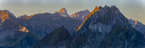 Mountain panorama at sunrise from Nebelhorn, 2224 m, to Höfats 2259 m, behind it the Große