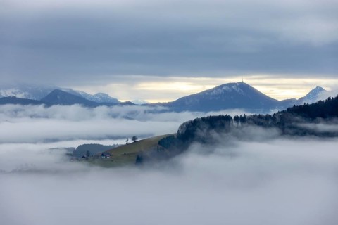 View from Mondseeberg to Gaisberg, inversion weather, Osterhorn Group, Mondseeland, Salzkammergut,
