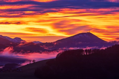 View from Mondseeberg to Gaisberg, sunset, inversion weather, Osterhorn Group, Mondseeland,