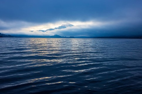 Misty morning atmosphere at the lake with Schafberg, Mondsee, Salzkammergut, Upper Austria, Austria