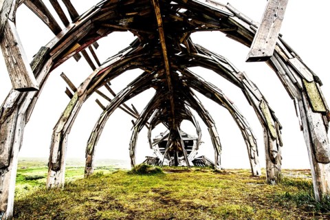 Interior view of an impressive outdoor wooden structure, sculpture by Drakkar Vardø. The