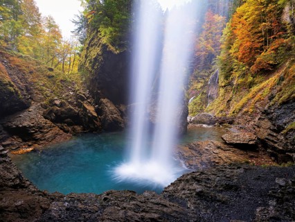 Waterfall mountain list in autumn-colored surroundings, Linthal, Klausenpass, Canton of Glarus,
