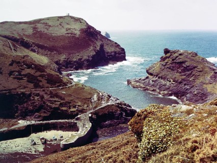River Valency river mouth, harbour wall at fishing port village of Boscastle, Cornwall, England, UK
