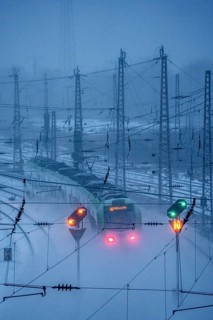 Winter weather, snowfall, S-Bahn train, regional traffic, on the route east, in front of Essen main