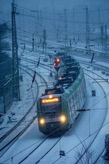 Winter weather, snowfall, S-Bahn train, S1, regional traffic, on the route east, in front of Essen