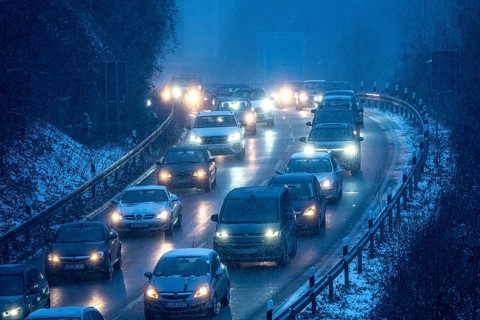 Winter weather, motorway traffic, Essen-East motorway junction, access of the A52 motorway to the