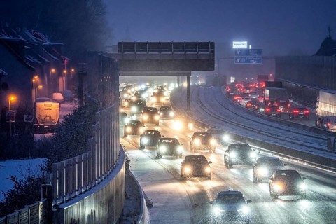 Winter weather, motorway traffic, A40 motorway, Ruhrschnellweg, in Essen, at the Essen-East