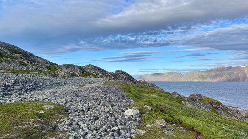 Rocky coastal landscape with sea views and a peaceful atmosphere in cloudy skies on Syltejjord on