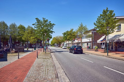Residential and commercial buildings, general architecture, shops, retail, shopping, sidewalk,