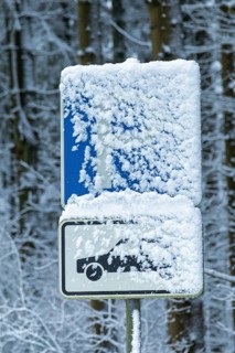 Diverse parking sign, winter, snow, Sieversen, Samtgemeinde Rosengarten, Lower Saxony, Germany