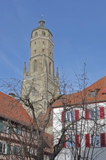 Late Gothic St. Georg church with Daniel church tower, half-timbered houses, Nördlingen, Bavaria,