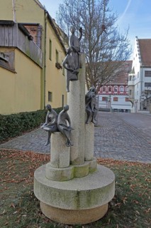 Sculpture Reading people artists unknown, figures reading a book, book reader, modern art, bronze