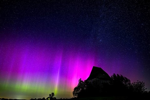 Colourful polar lights over the EXPO observatory in front of a starry night, EXPO Observatory,