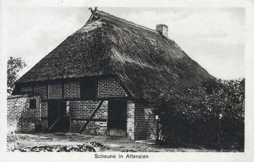 Altensien, thatched barn, a district of the Baltic Sea resort of Sellin on Rügen,