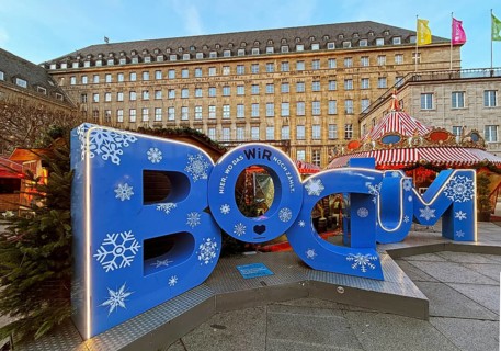 Bochum lettering on the town hall forecourt with Christmas market at Bochum City Hall, Ruhr area,