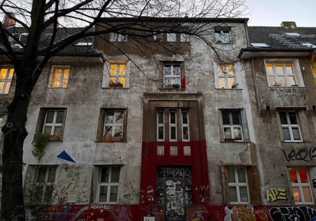 Kiefernstraße, residential street of the left-wing alternative scene with street art on house