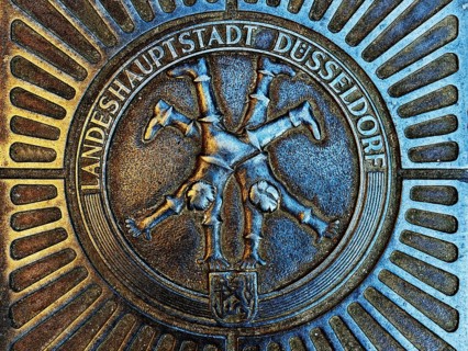 Manhole cover with classic depiction of the racket, landmark of the state capital Düsseldorf, North