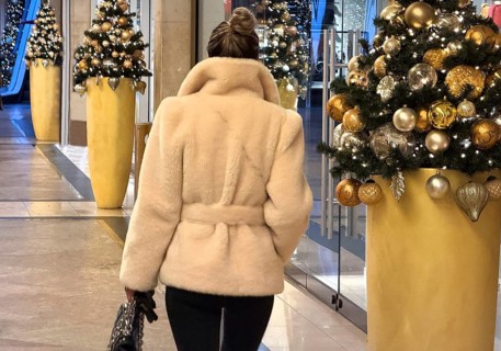 Luxuriously dressed woman in a Christmassy decorated passage in the KÖ Gallery, Düsseldorf, North