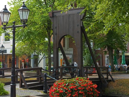 Klappbrücke am Hauptkanal, Papenburg, Emsland, Lower Saxony, Germany