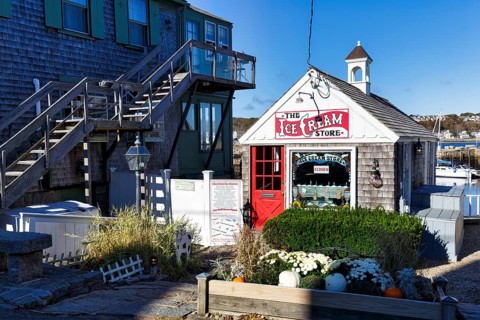 Ice cream shop, ice cream store, weathered wood shingles, traditional architecture, Bearskin Neck