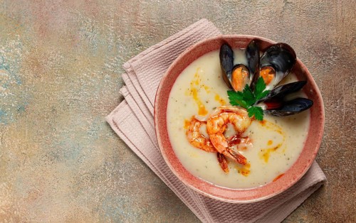 Cream soup, chowder with mussels and shrimp, American cuisine, homemade, no people