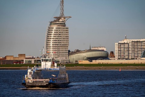 Weser ferry, ferry Nordenham, in the mouth of the Weser, connects Bremerhaven with Nordenham in